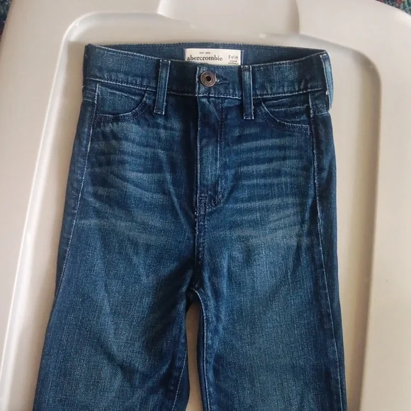 Abercrombie high-waist jeans with zippers at ankles - Picture 2 of 4